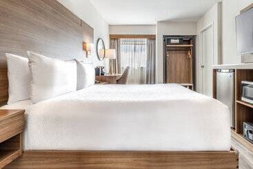 Atrium Hotel Vancouver