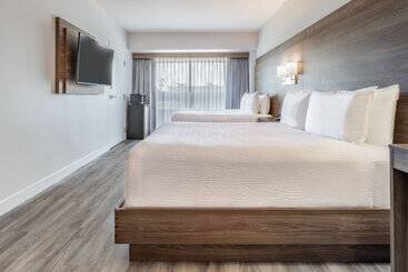 Atrium Hotel Vancouver
