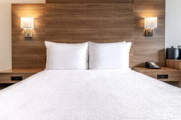 Atrium Hotel Vancouver
