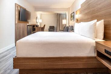 Atrium Hotel Vancouver