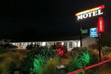 Colonial Lodge Motel