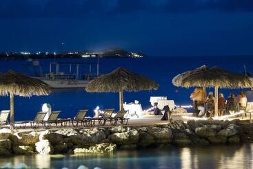 Divi Flamingo Beach Resort