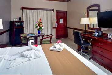 هتل Best Western Plus Belize Biltmore Plaza