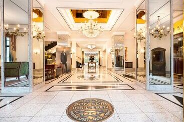 Best Western Premier Grand Hotel Russischer Hof