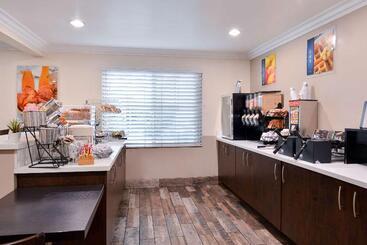 Best Western Airport Plaza Inn Hotel   Los Angeles Lax