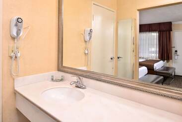 Best Western Hollywood Plaza Inn Hotel Hollywood Walk Of Fame La