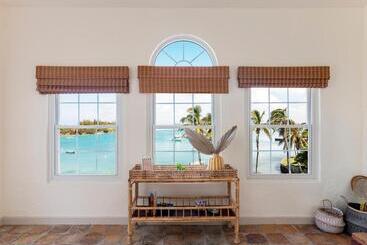 هتل Cambridge Beaches Resort And Spa