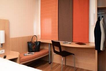 هتل Ibis Port De Plaisance