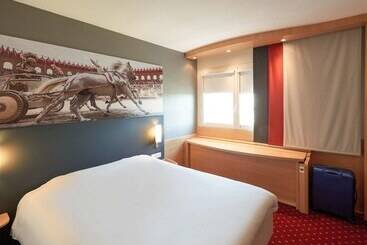 هتل Ibis Cholet