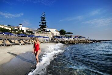 هتل Punta Molino Beach Resort And Thermal Spa