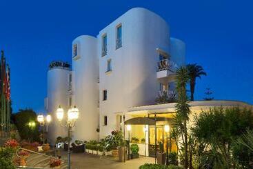 هتل Punta Molino Beach Resort And Thermal Spa