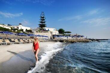 هتل Punta Molino Beach Resort And Thermal Spa