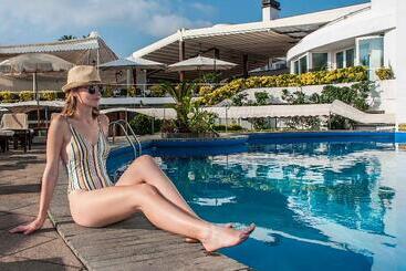 هتل Punta Molino Beach Resort And Thermal Spa