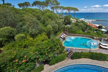 هتل Punta Molino Beach Resort And Thermal Spa