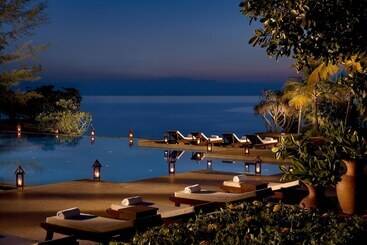 هتل Tanjong Jara Resort