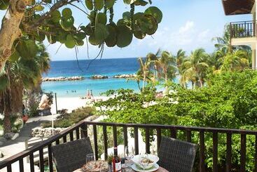 Lionsdive Beach Resort