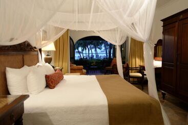 استراحتگاه Harbour Village Beach Club