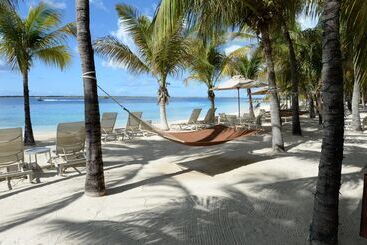 استراحتگاه Harbour Village Beach Club