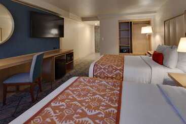 هتل Best Western Plus Arroyo Roble & Creekside Villas