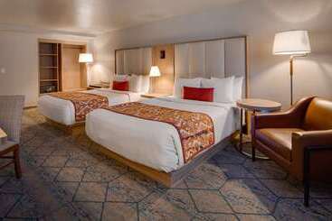 هتل Best Western Plus Arroyo Roble & Creekside Villas