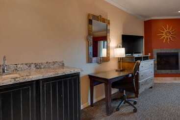 هتل Best Western Plus Arroyo Roble & Creekside Villas