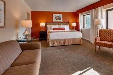هتل Best Western Plus Arroyo Roble & Creekside Villas