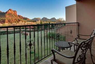 هتل Best Western Plus Arroyo Roble & Creekside Villas