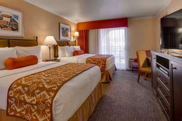 هتل Best Western Plus Arroyo Roble & Creekside Villas