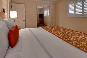هتل Best Western Plus Arroyo Roble & Creekside Villas