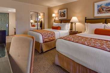 هتل Best Western Plus Arroyo Roble & Creekside Villas