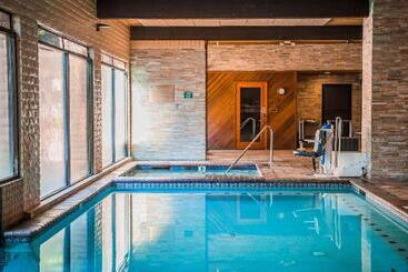هتل Best Western Plus Arroyo Roble & Creekside Villas