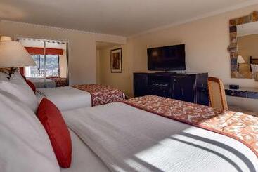 هتل Best Western Plus Arroyo Roble & Creekside Villas