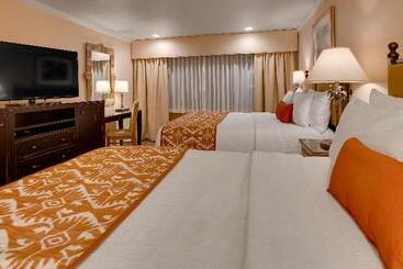 هتل Best Western Plus Arroyo Roble & Creekside Villas