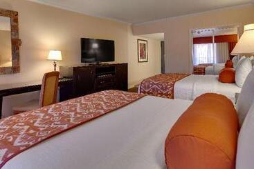 هتل Best Western Plus Arroyo Roble & Creekside Villas