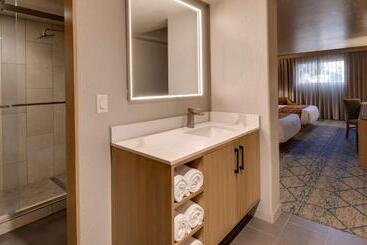 هتل Best Western Plus Arroyo Roble & Creekside Villas