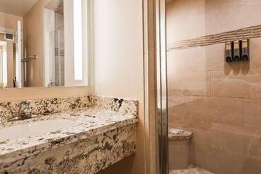 هتل Best Western Plus Arroyo Roble & Creekside Villas