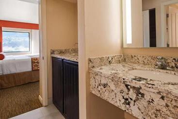 هتل Best Western Plus Arroyo Roble & Creekside Villas