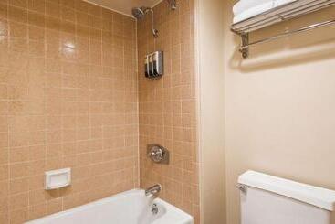 هتل Best Western Plus Arroyo Roble & Creekside Villas