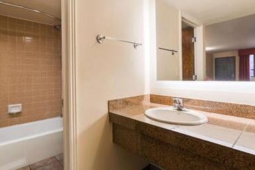 هتل Best Western Plus Arroyo Roble & Creekside Villas