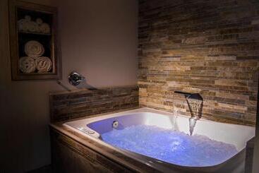 هتل Best Western Plus Arroyo Roble & Creekside Villas