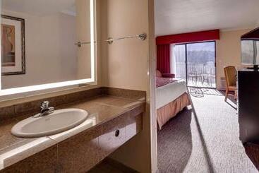 هتل Best Western Plus Arroyo Roble & Creekside Villas