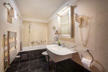Best Western Premier Hotel Astoria