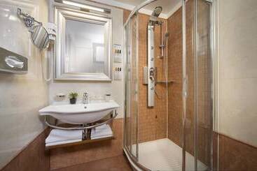 Best Western Premier Hotel Astoria
