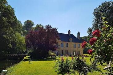 هتل Château De Bellefontaine   Teritoria