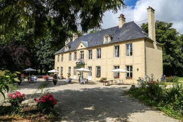 هتل Château De Bellefontaine   Teritoria