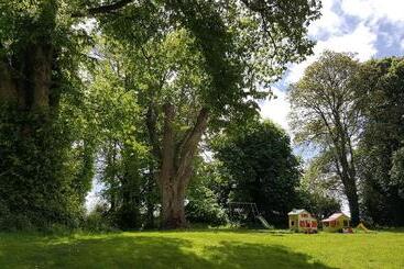 هتل Château De Bellefontaine   Teritoria
