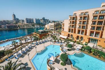 Hotel Corinthia St George S Bay
