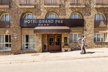 هتل Grand Pas