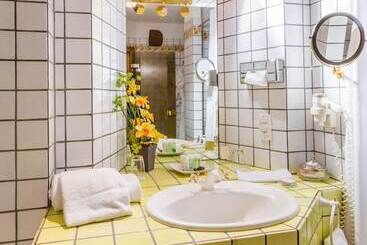 בית מלון כפרי Hostellerie De La Pommeraie By Popinns
