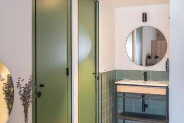 Latroupe Grand Place Hostel